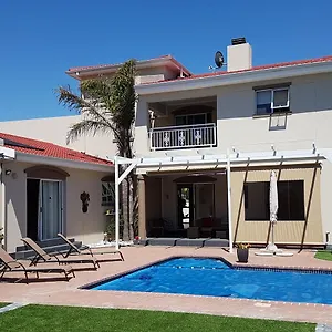 https://carmel-huys.hotels-capetown.com